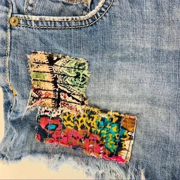 Aeropostale Destroyed High waisted Shorty cutoffs - Picture 3 of 10